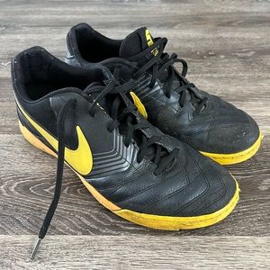 Men’s Nike Lunar Gato indoor/court soccer shoes. Size 11